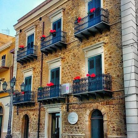 布泰拉Il Portico Dei Normanni住宿加早餐旅馆 外观 照片
