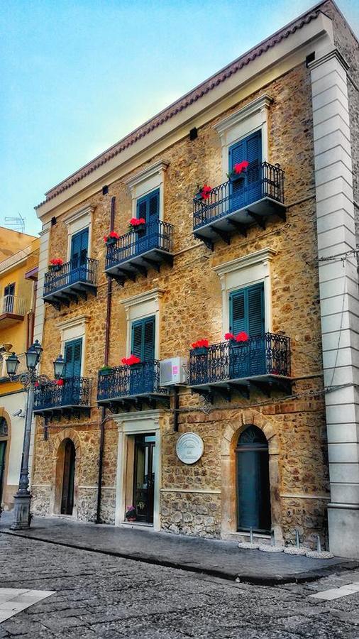 布泰拉Il Portico Dei Normanni住宿加早餐旅馆 外观 照片